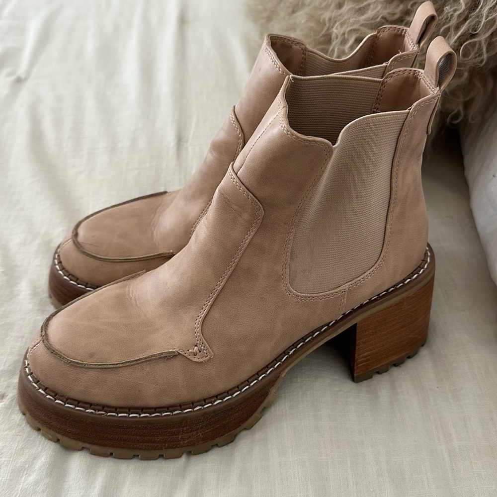 MIA Desert Easton Boots inspired by Clueless movie, Like New, Size 9, Tan boots
